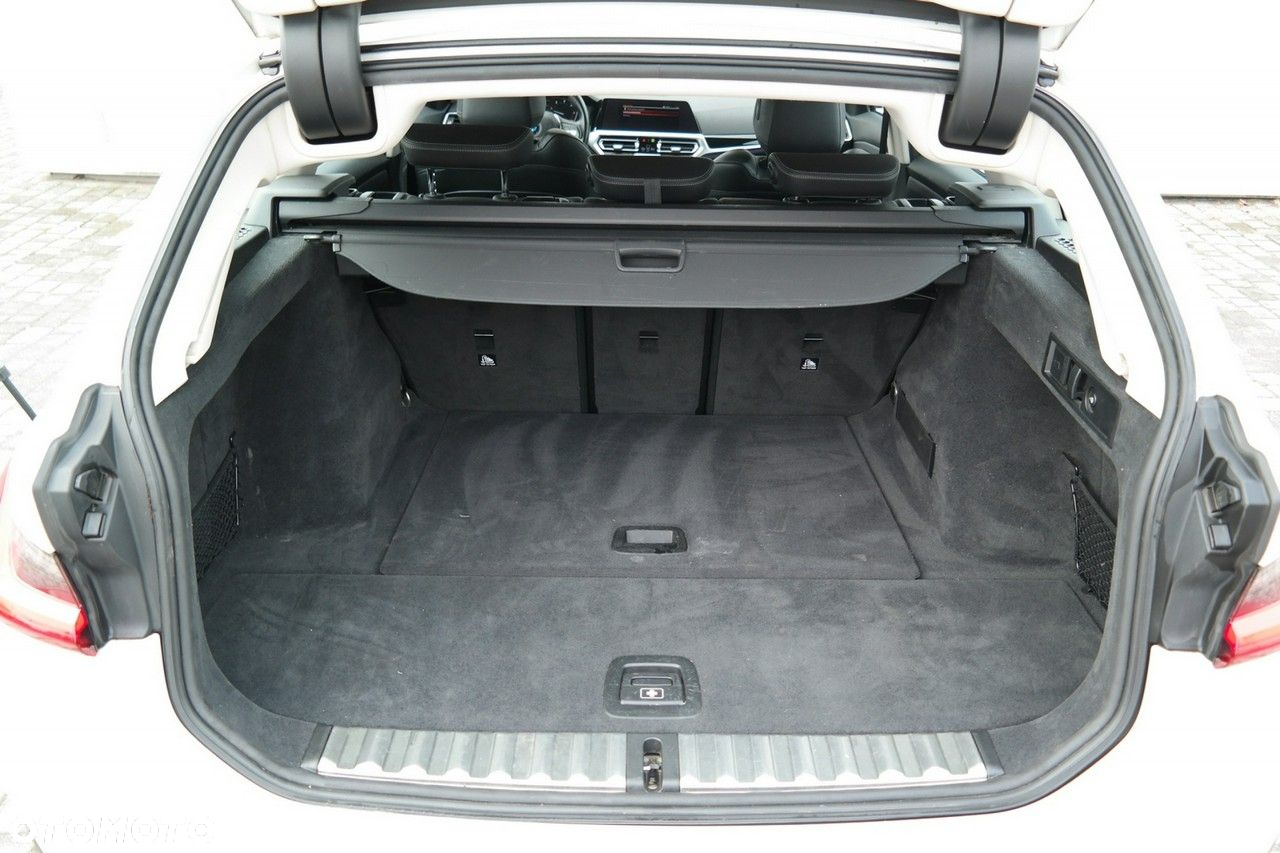 BMW Seria 3 318d Sport Line Shadow - 34