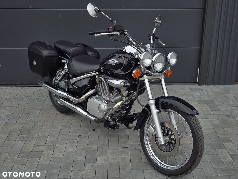 Suzuki Intruder - 12