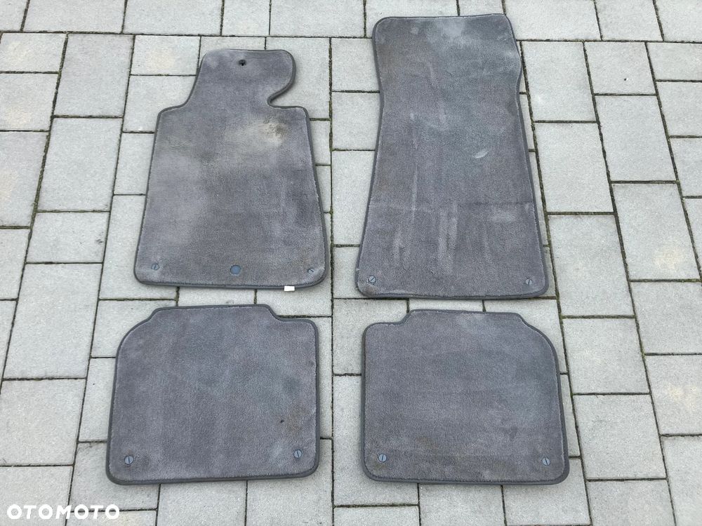 ORYGINALNE DYWANIKI BMW E32 SZARE RARYTAS OEM WELUROWE DYWANIK SZARY E34 106480-11