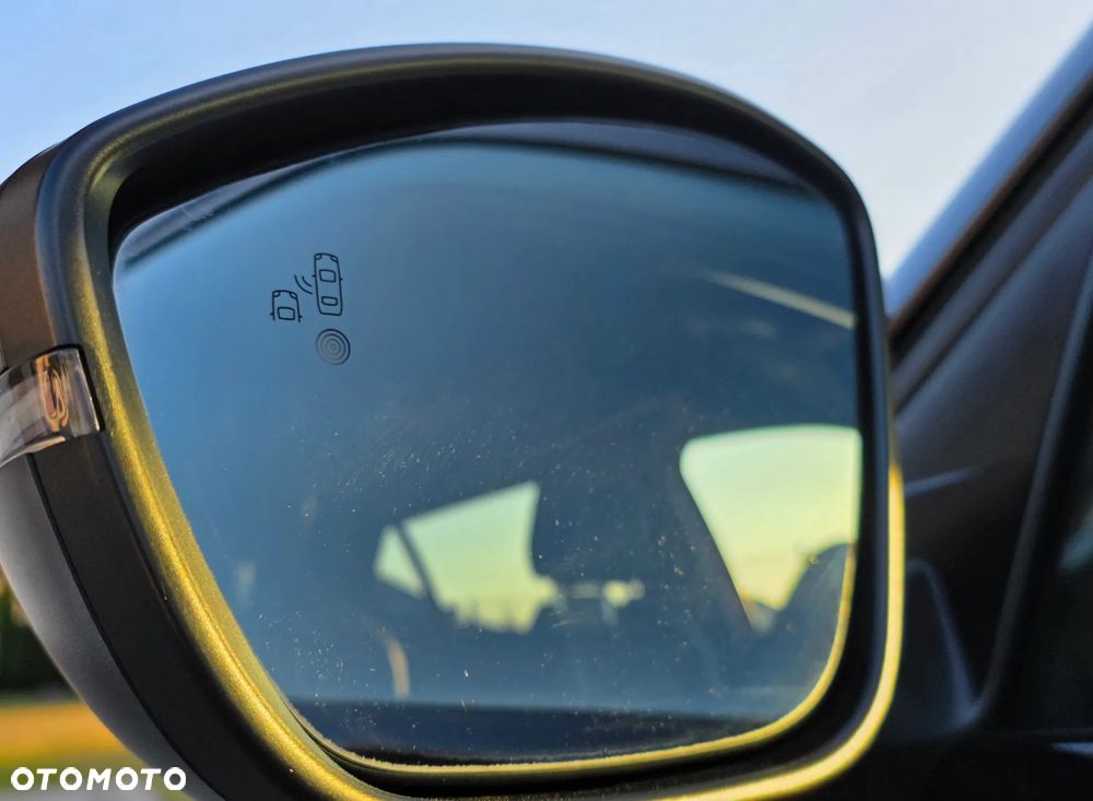 Peugeot 2008 BlueHDi 130 EAT8 GT - 11