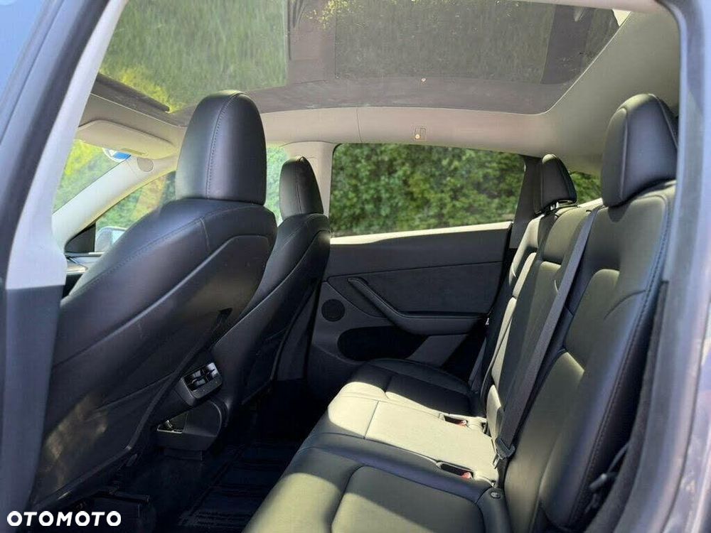 Tesla Model Y Long Range Dual Motor AWD - 16