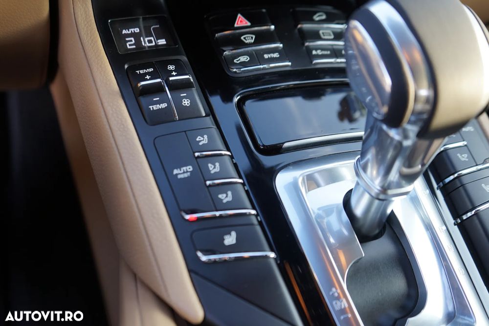 Porsche Cayenne - 22