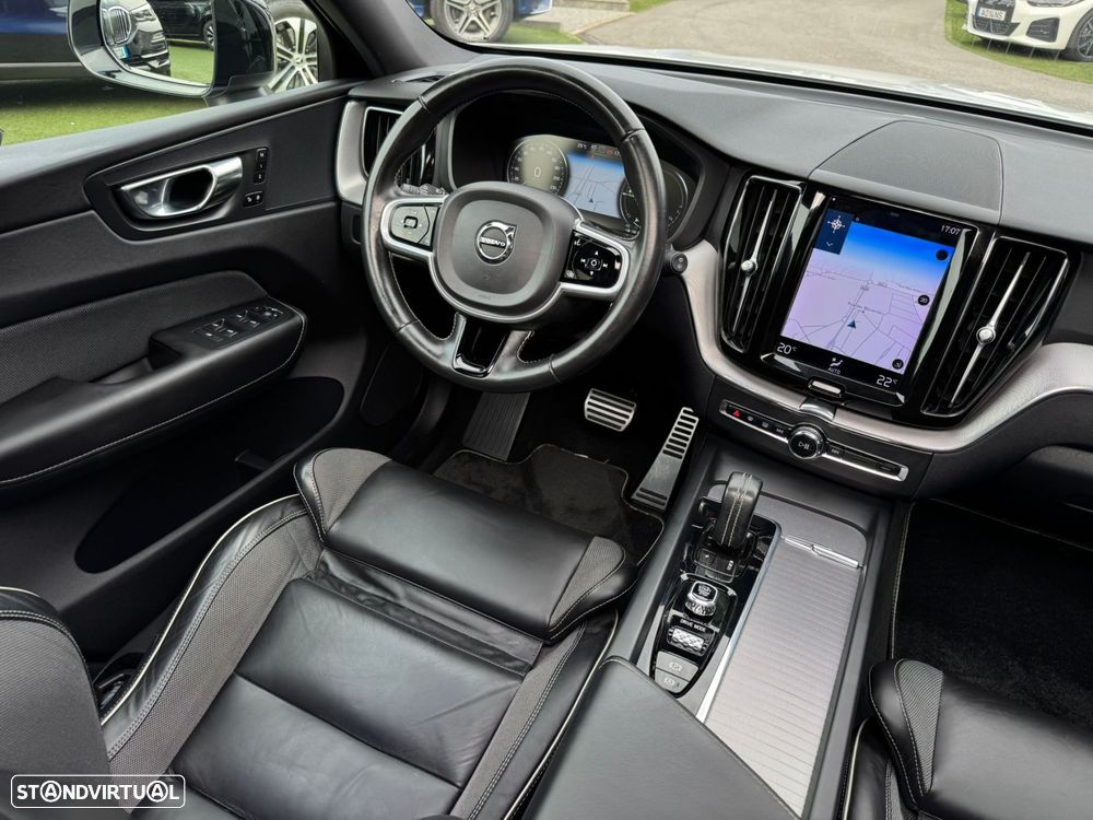 Volvo XC 60 2.0 T6 PHEV R-Design AWD - 26