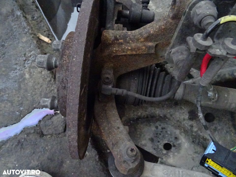 Fuzeta stanga dreapta Dacia Logan 1.2 benzina D4FF732 55 KW 75 CP din 2015 - 1