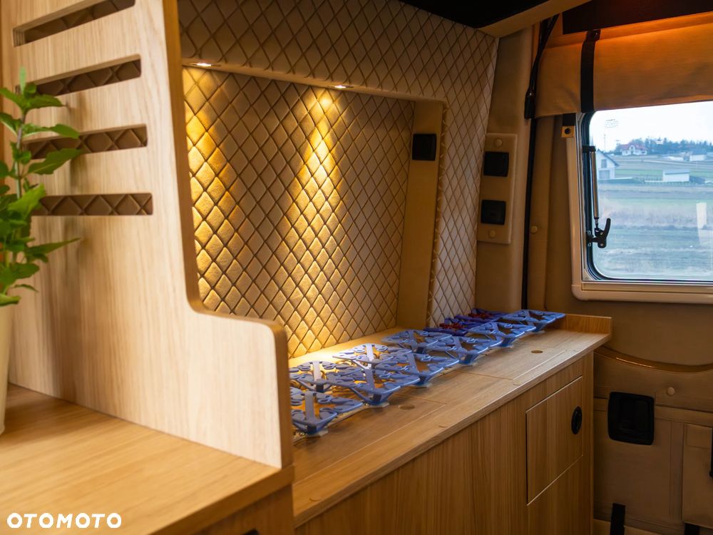 Mercedes-Benz Sprinter - 14