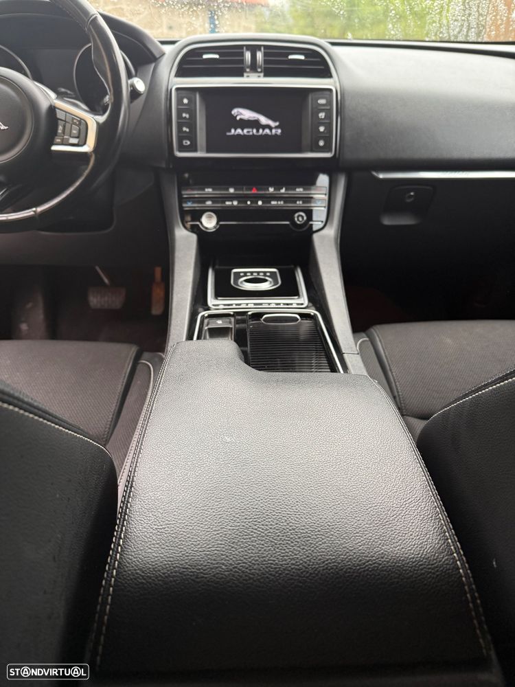 Jaguar F-Pace 2.0 i4D R-Sport AWD Aut. - 27