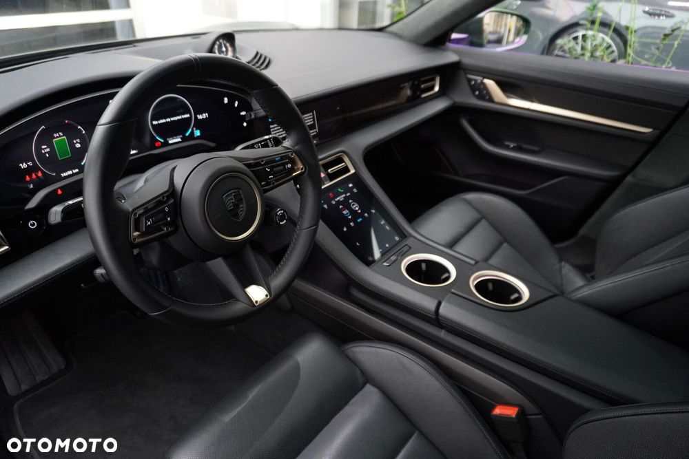 Porsche Taycan Turbo S - 27