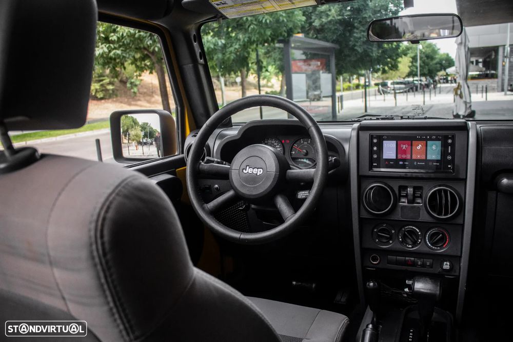 Jeep Wrangler 2.8 CRD ATX Sport - 28