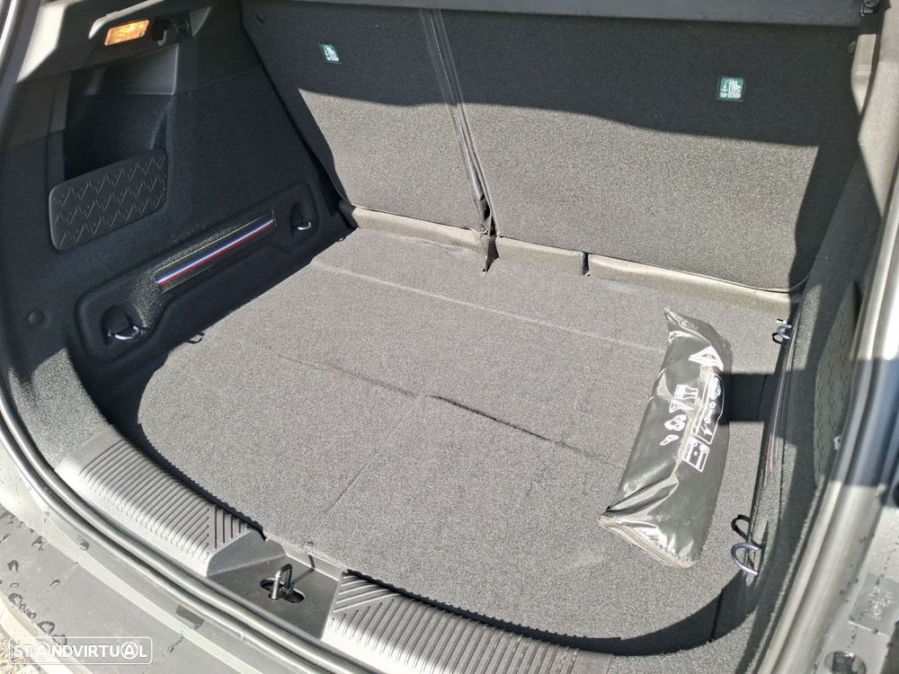 Renault 4 E-Tech 52 kWh Techno Autonomia Conforto - 26