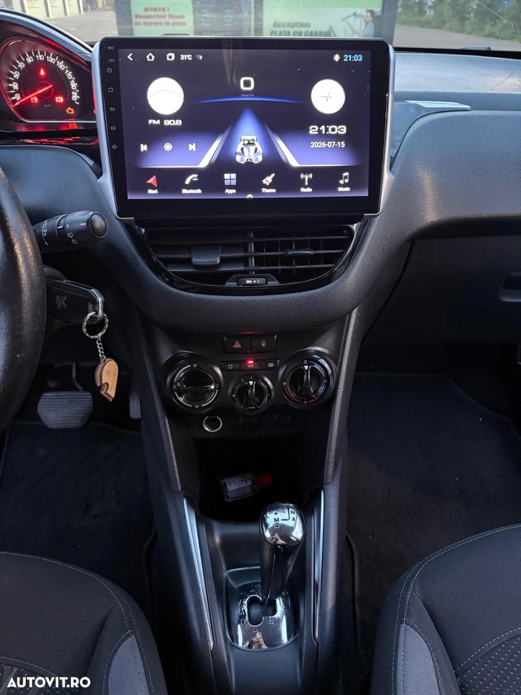 Peugeot 208 - 12