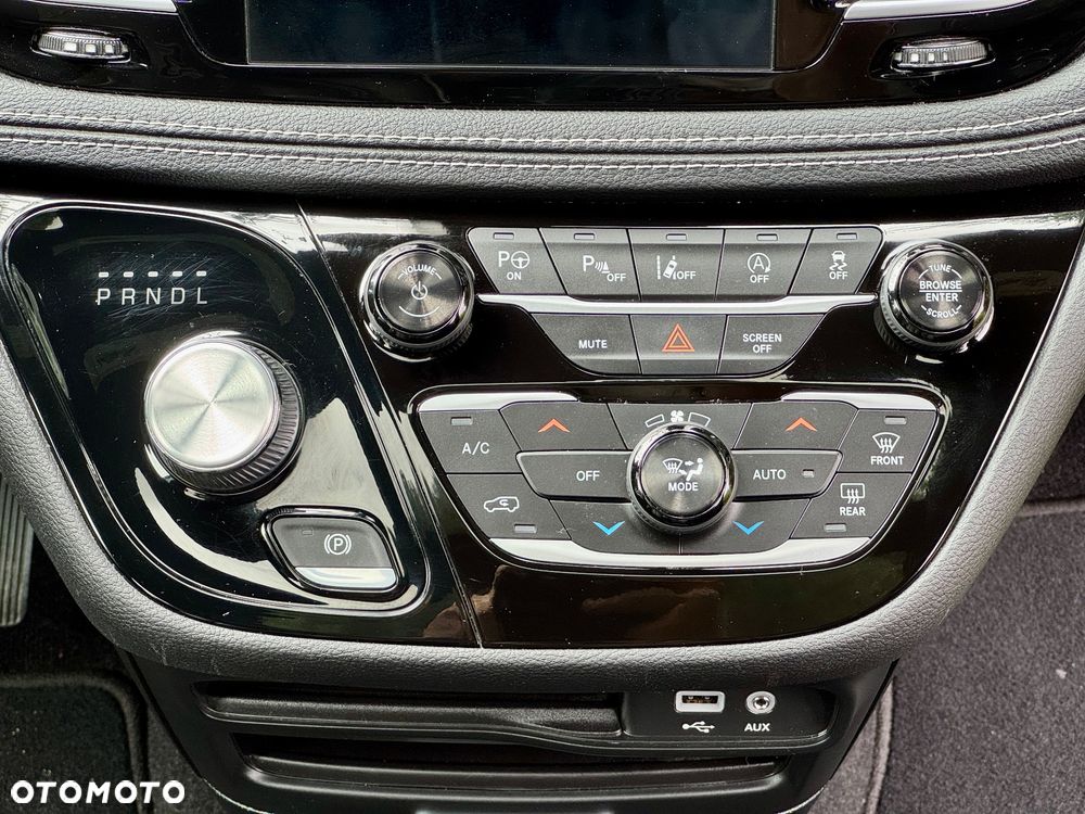Chrysler Pacifica - 28
