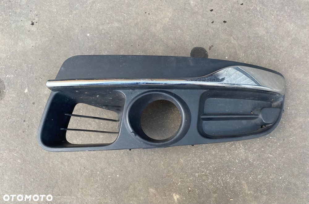 RENAULT LAGUNA 3 III LIFT 11- > lewa chrom kratka ZDERZAKA  przedniego KRATKA halogenu W ZDERZAK  przedni  przód zaślepka na halogen przedni lewy 620102560R - 3