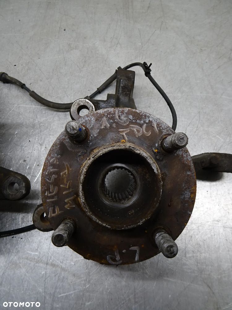 FORD FIESTA MK7 VII 08-12 1.4TDCI ZWROTNICA PIASTA PRAWY LEWY PRZÓD - 10