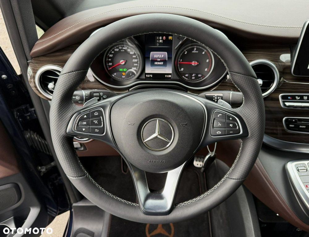 Mercedes-Benz Klasa V - 31