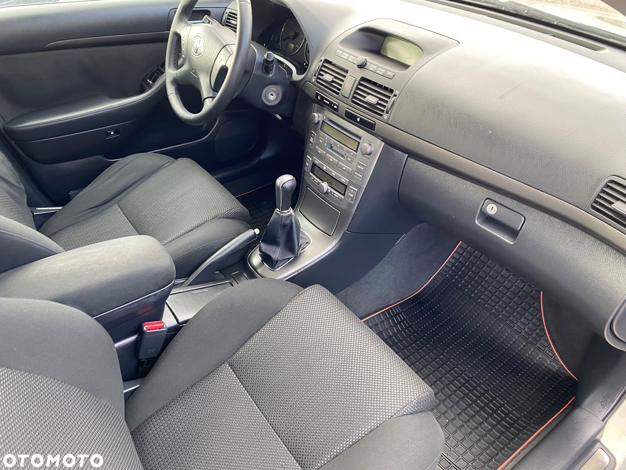 Toyota Avensis 2.0 VVT-i Combi Sol - 35