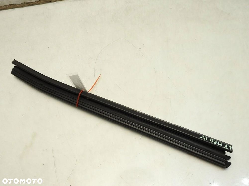 LISTWA ZGARNIAJĄCA DRZWI LEWA TYŁ RENAULT MEGANE IV HB - 5