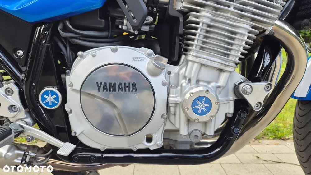 Yamaha XJR - 21