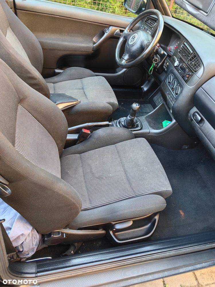 Volkswagen Golf Cabrio 1.6 - 9