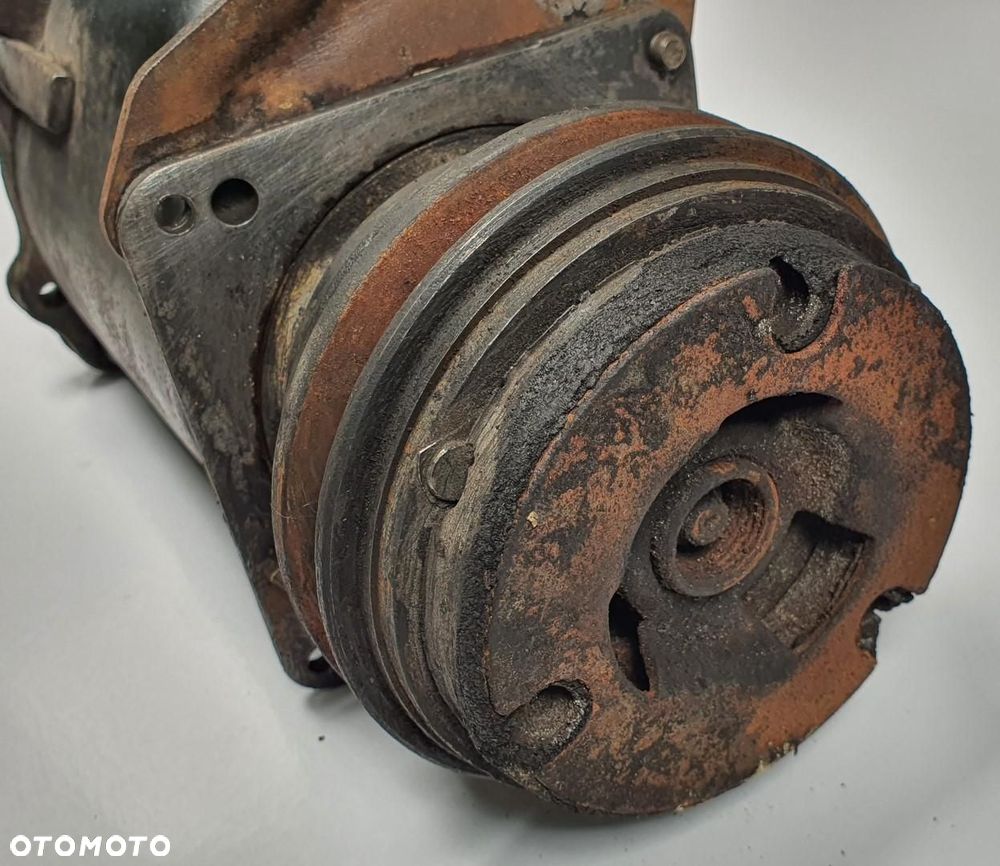 SPRĘŻARKA KLIMATYZACJI MERCEDES W126 3.8 V8 - 2