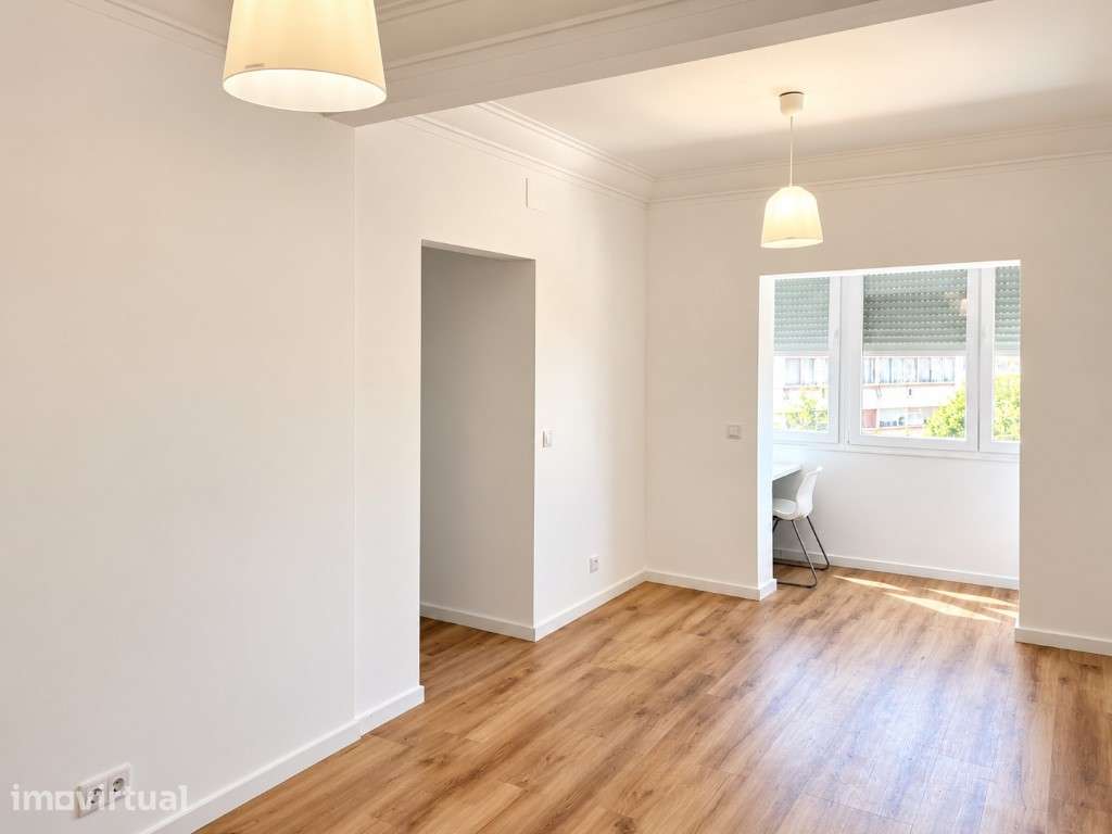 T2 TOTALMENTE REMODELADO JUNTO À BAÍA DA AMORA