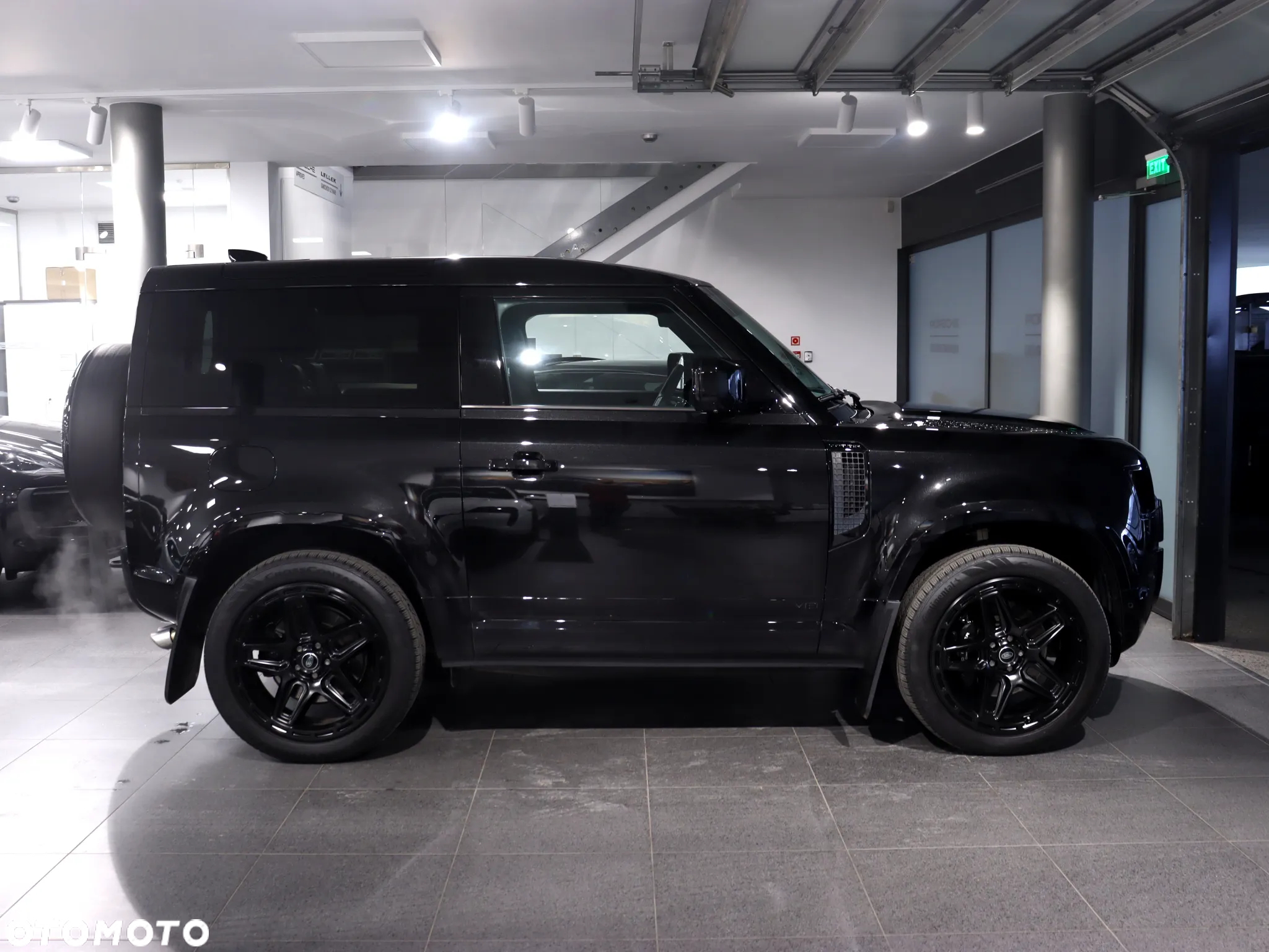 Land Rover Defender 90 5.0 P525 V8 - 6