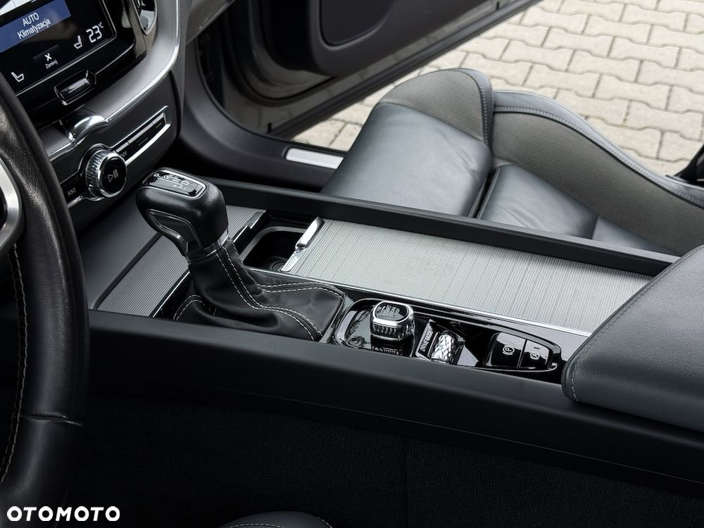 Volvo XC 60 D4 Geartronic RDesign - 26