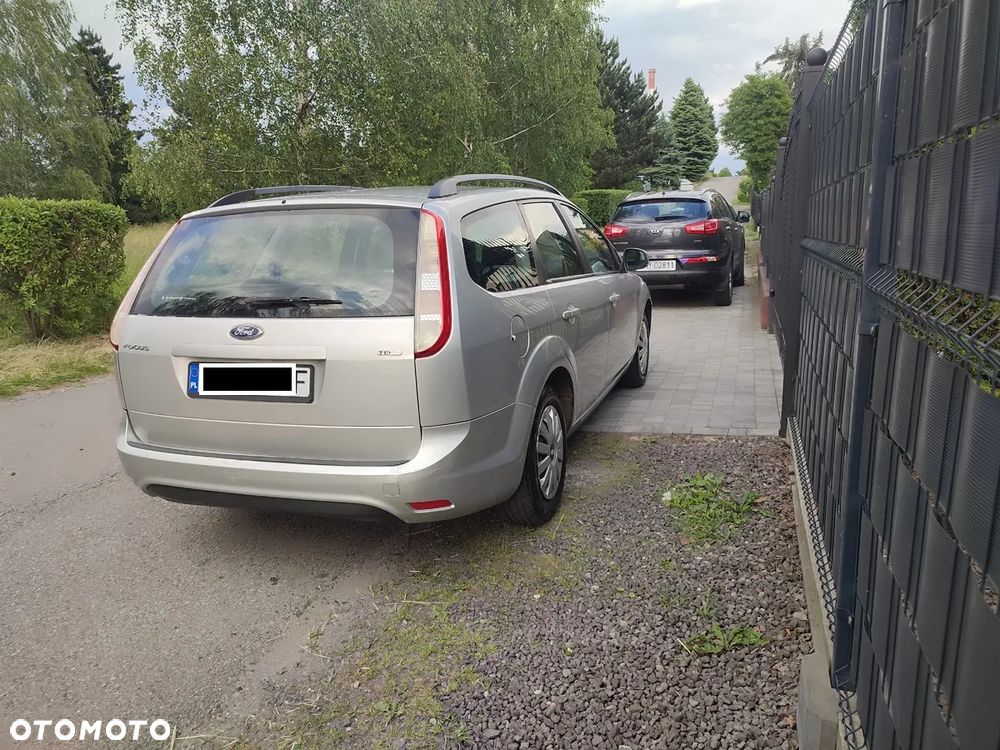 Ford Focus 1.6 Ambiente - 4