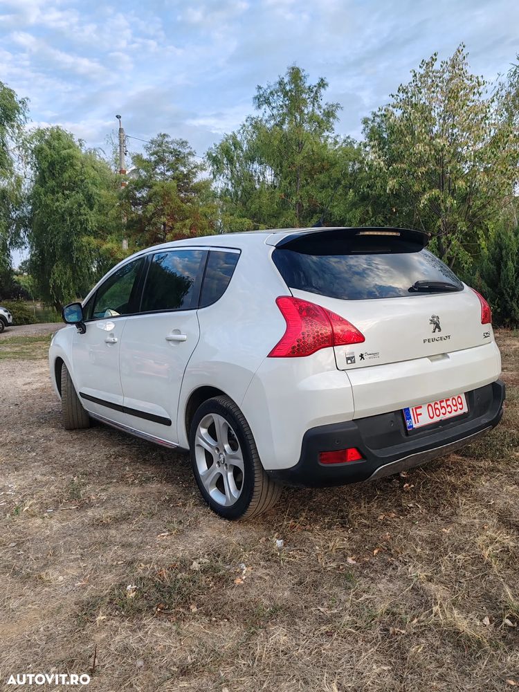 Peugeot 3008 HYbrid4 - 5