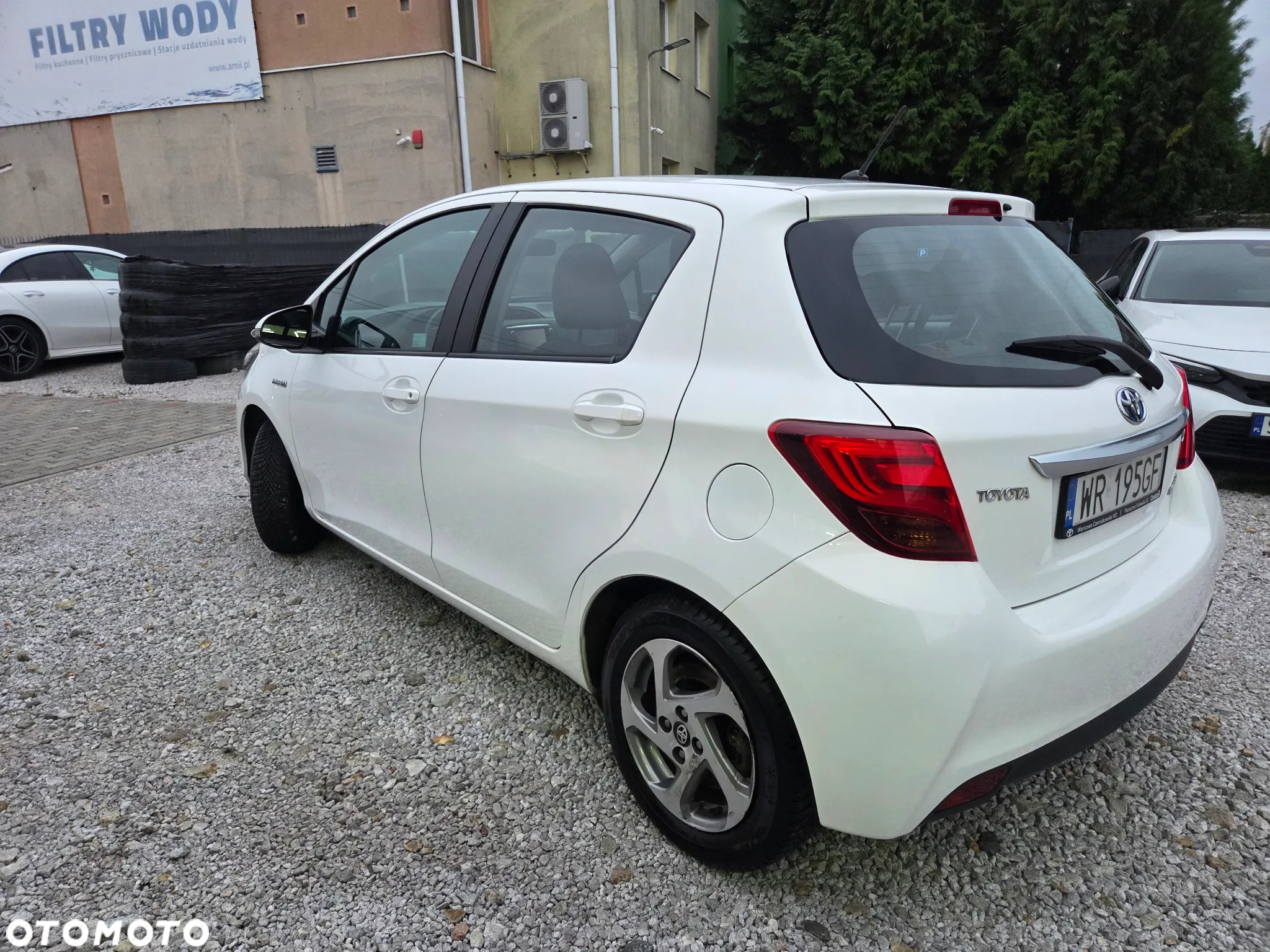 Toyota Yaris Hybrid 100 Premium - 5