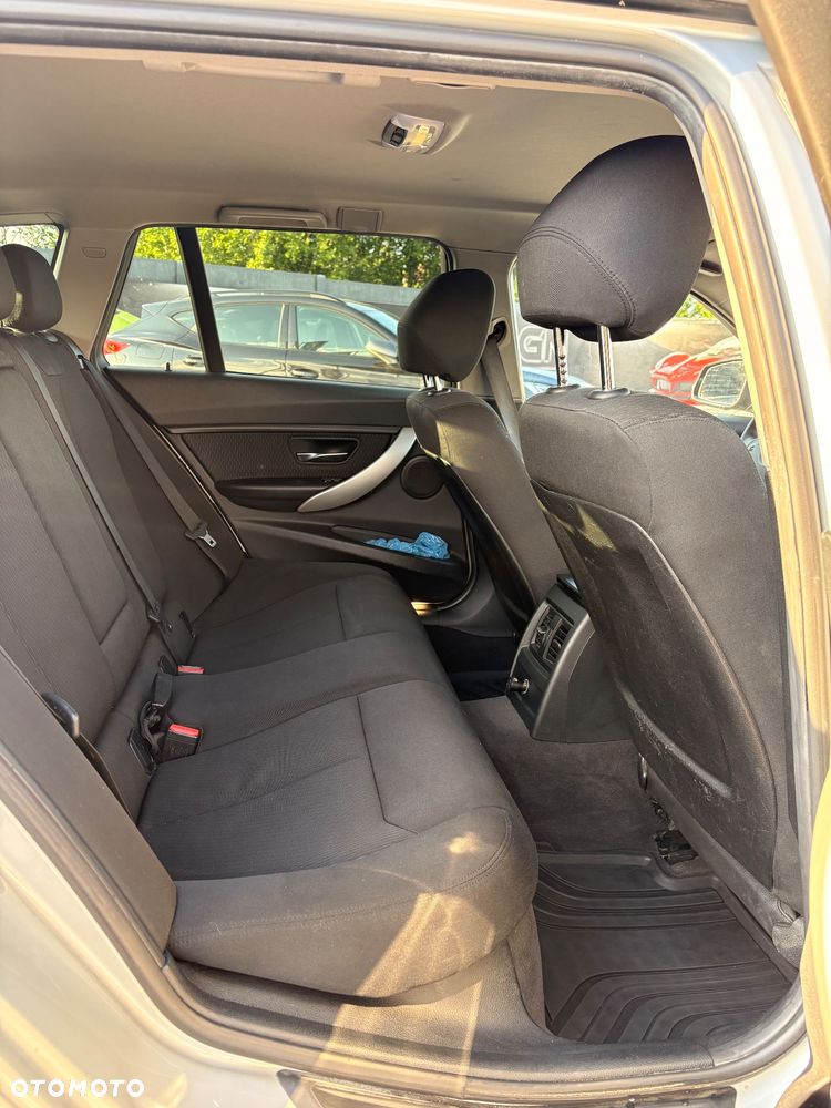 BMW Seria 3 318d - 6