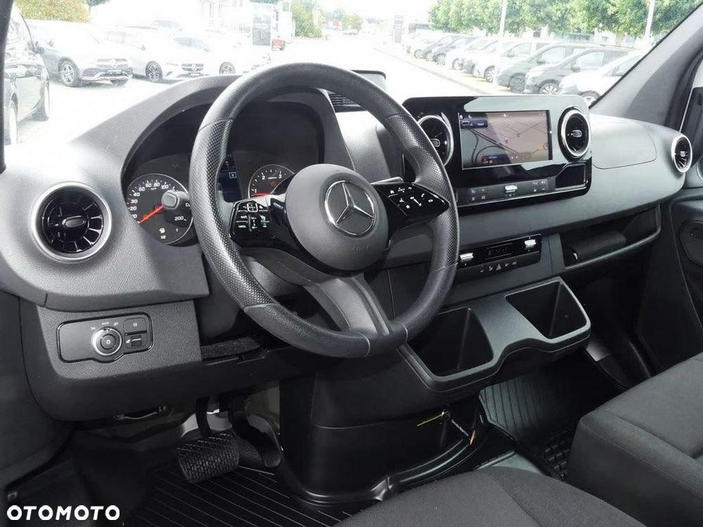 Mercedes-Benz Sprinter - 12