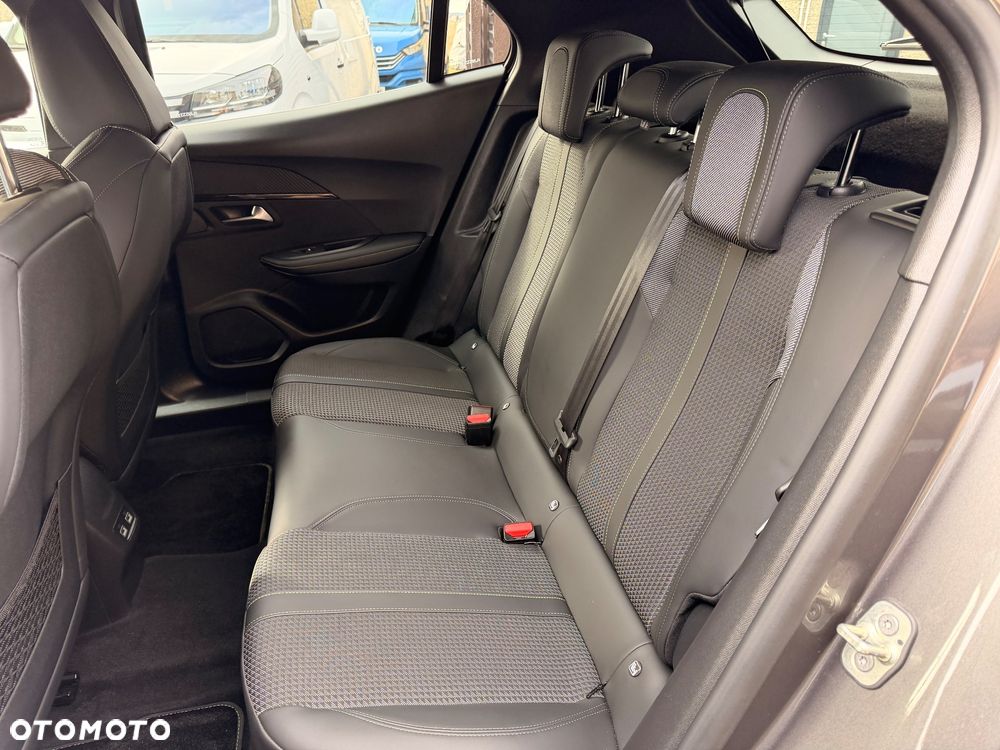 Peugeot 2008 PureTech 130 EAT8 GT - 9