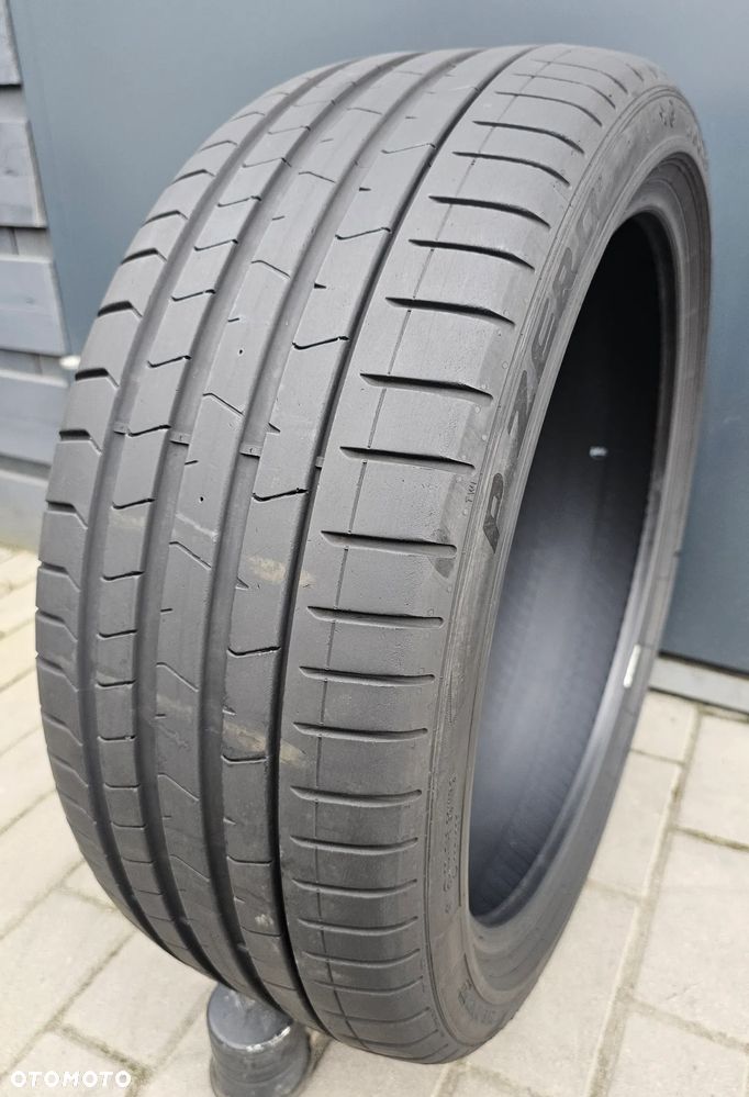 Pirelli P Zero 225/40R19 93 Y - 1
