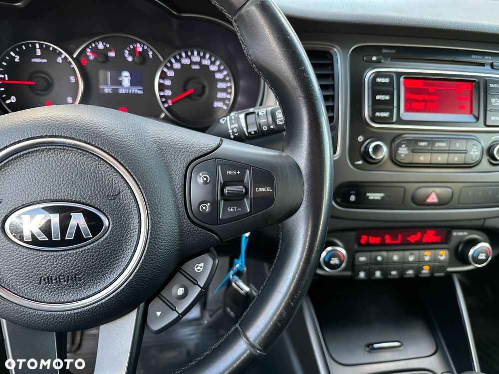 Kia Carens - 10