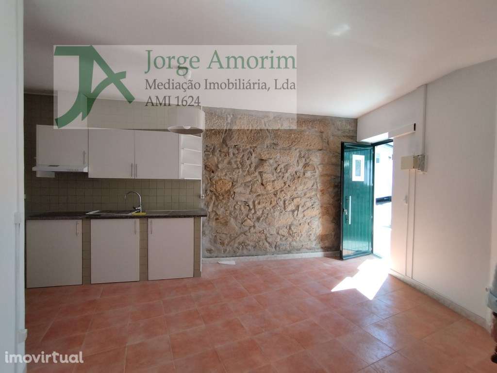 CasaT1 independente. Renovado. Junto ao Arrábida shopping. - Grande imagem: 3/8