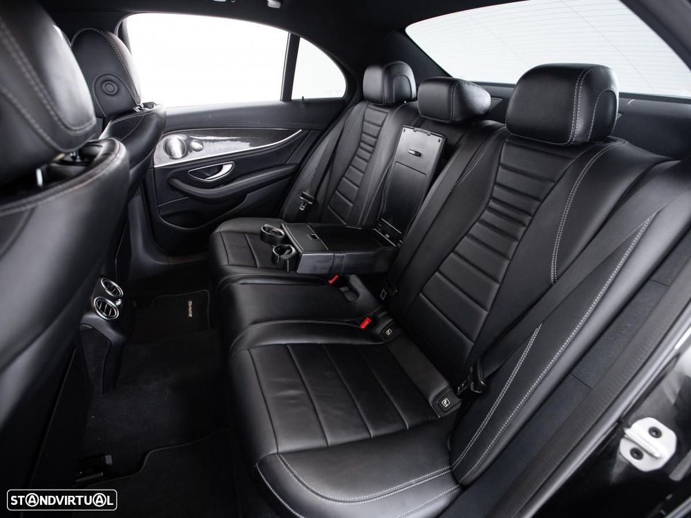 Mercedes-Benz E 300 de 4Matic 9G-TRONIC AMG Line — fotografia 10