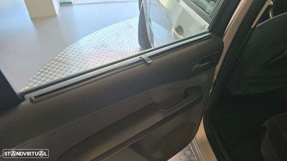 Ford Focus C-Max 1.6 TDCi Ghia - 37