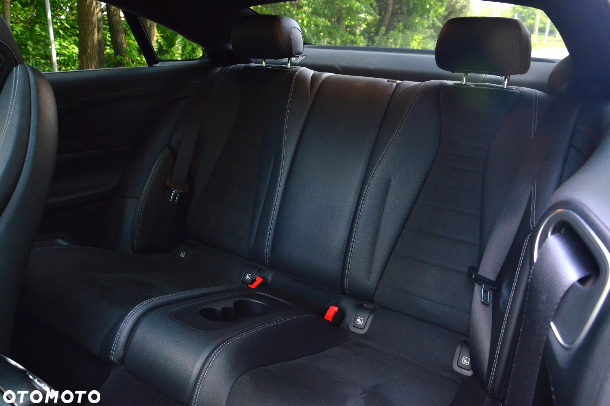 Mercedes-Benz Klasa E 220 d Coupe 4-Matic 9G-TRONIC - 12