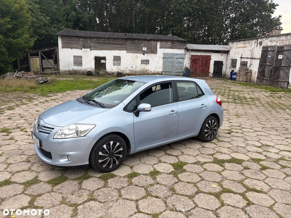 Toyota Auris 1.33 VVT-i Terra Start - 1