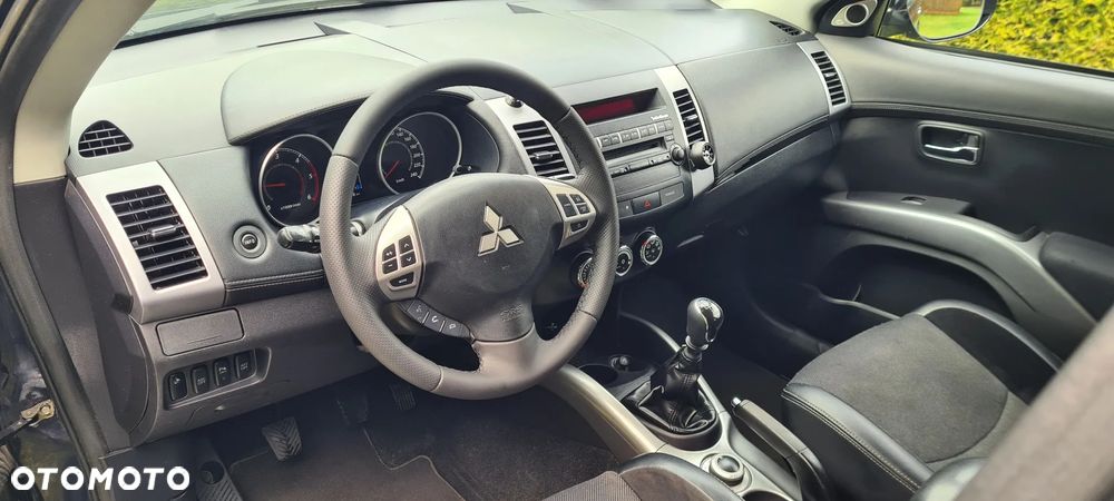 Mitsubishi Outlander 2.0 DID Intense + - 23