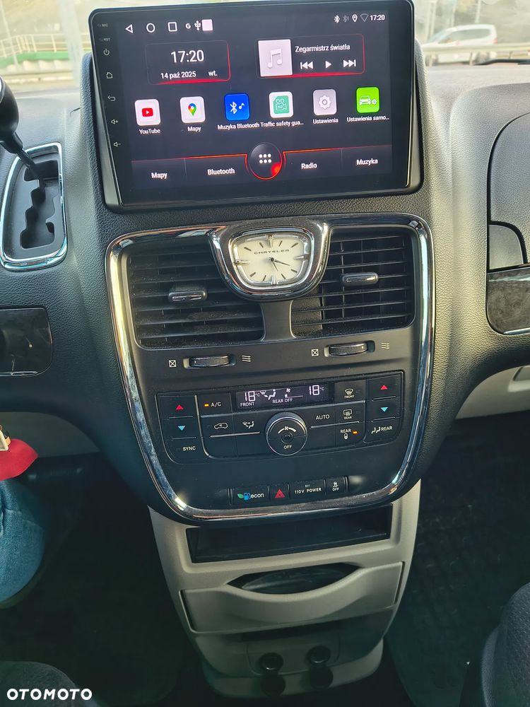 Chrysler Town & Country - 10