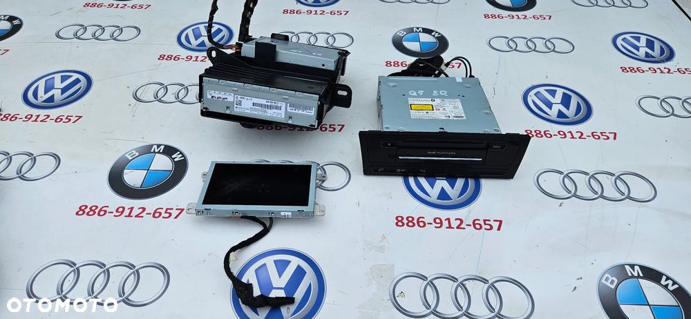 Audi Q5 8R EKRAN WYŚWIETLACZ MONITOR MMI NAWIGACJI 8R0919604A  JEDNOSTKA STACJA MULTIMEDIA MMI HARMAN 8R1035746D  TUNER RADIA MMI  4G0035082G  STEROWNIK KAMERY COFANIA 8R0907441A  STELAŻ MODULÓW 8R0035209B - 1