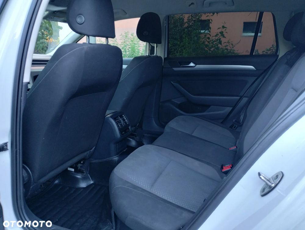 Volkswagen Passat 2.0 TDI (BlueMotion Technology) DSG Comfortline - 8