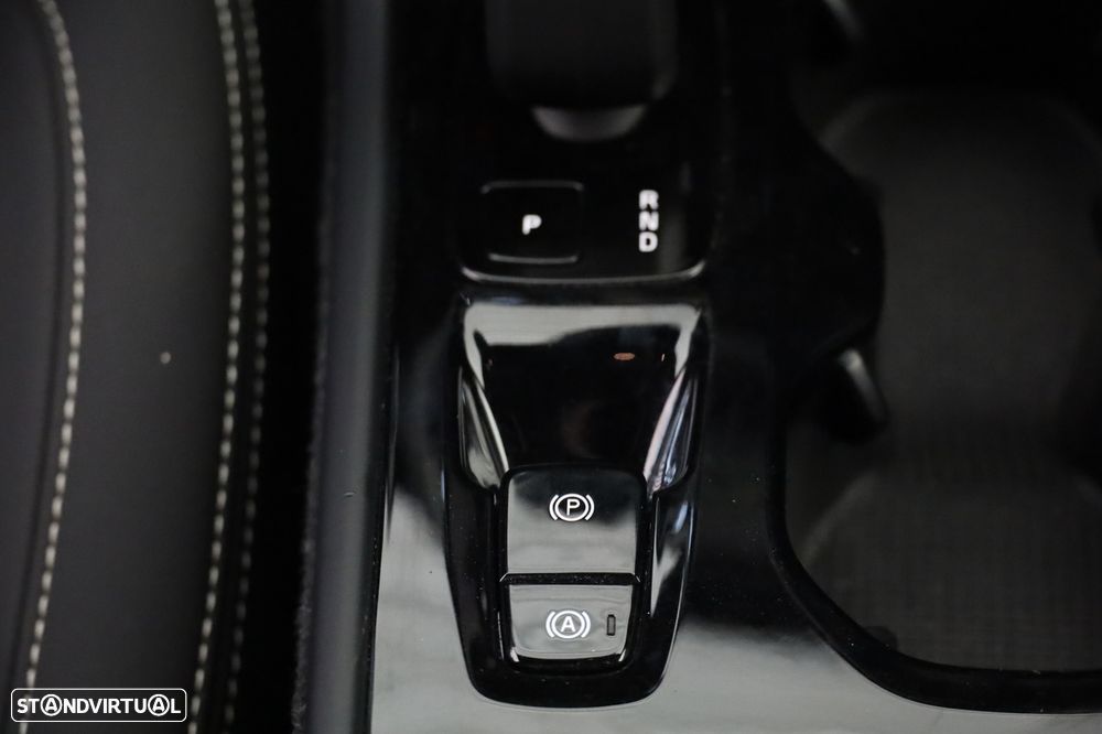 Volvo XC 40 2.0 B3 Plus Dark - 23