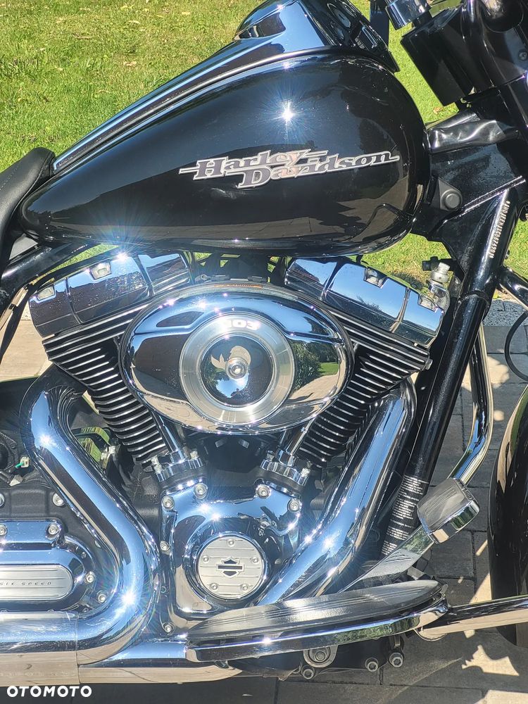 Harley-Davidson Touring Street Glide - 12
