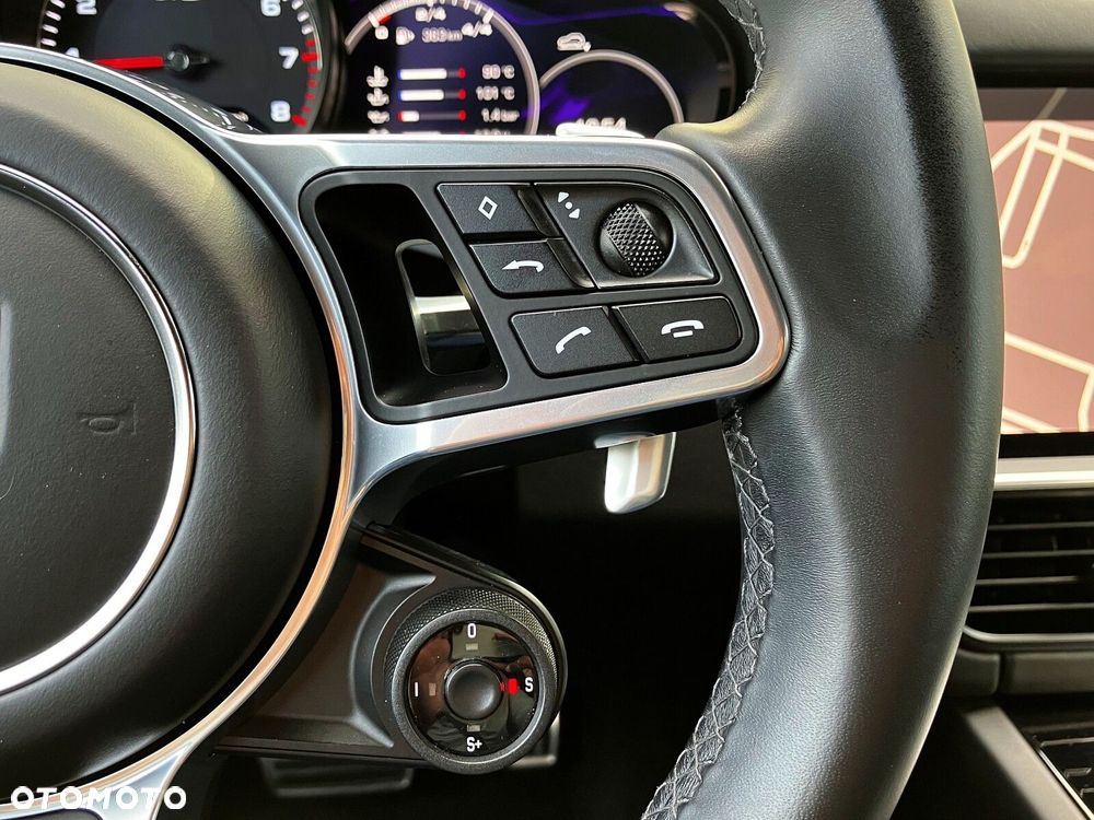 Porsche Cayenne - 26