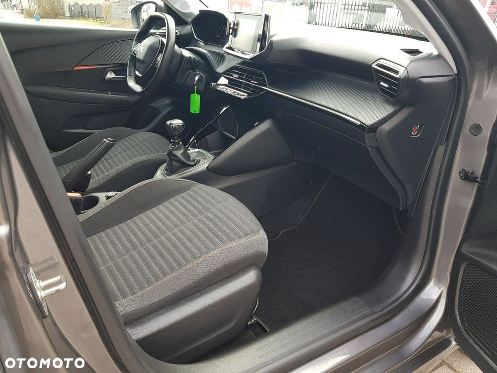 Peugeot 208 - 16