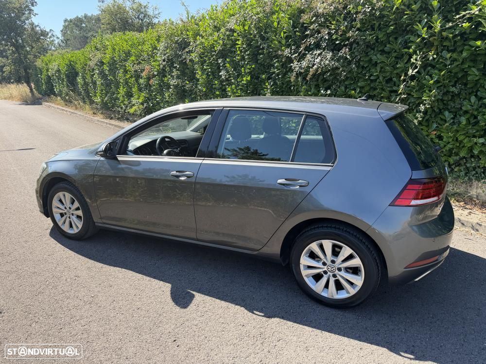 VW Golf 1.6 TDI Confortline - 4
