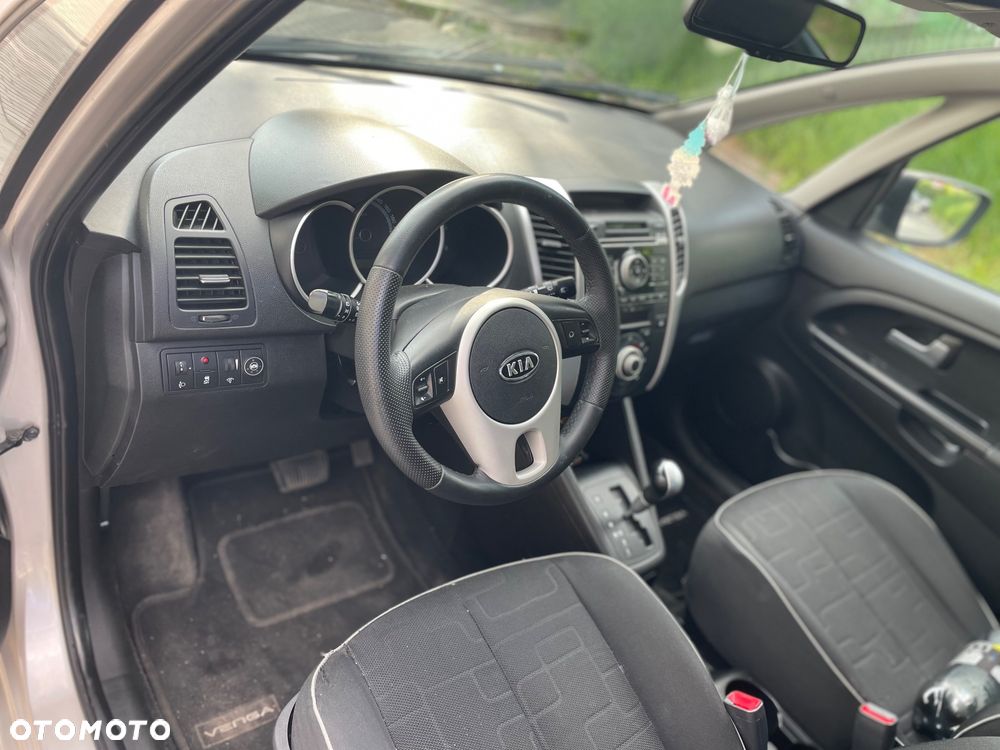 Kia Venga 1.6 L - 5