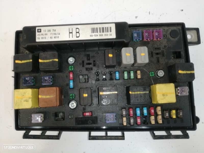 CAIXA RELÉS / FUSÍVEIS OPEL ASTRA H GTC 2006 -13206754 - 4